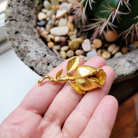 Vintage Gold Rose Floral Flower Boucher Lapel Brooch Pin - Picture 2 of 8